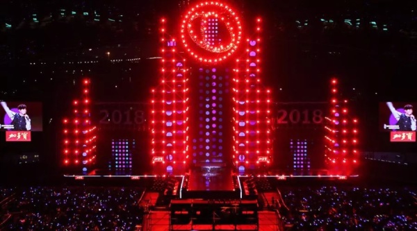 谁声势夺人？2018年三大卫视跨年晚会舞台PK！