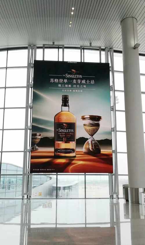 奥拓电子LED屏闪耀白云机场T2航站楼