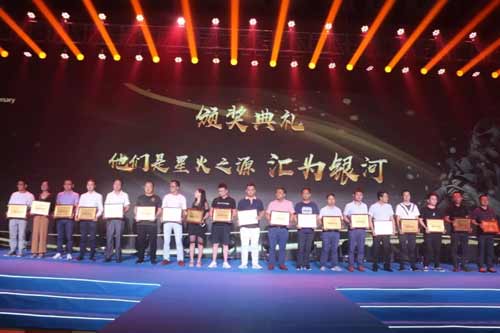 新风筑梦，匠心筑梦 ——联诚发E周年庆典晚宴完美收官