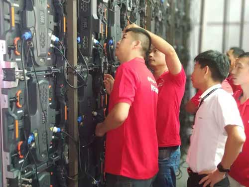 持续升温！慧聪LED显示屏行业十佳品牌专场采购团依旧在路上 实地走访考察年度十佳品牌企业