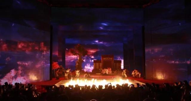 “芒果塔”激光秀点亮星城！全息投影爆火 LED屏舞美“一哥”地位难保？