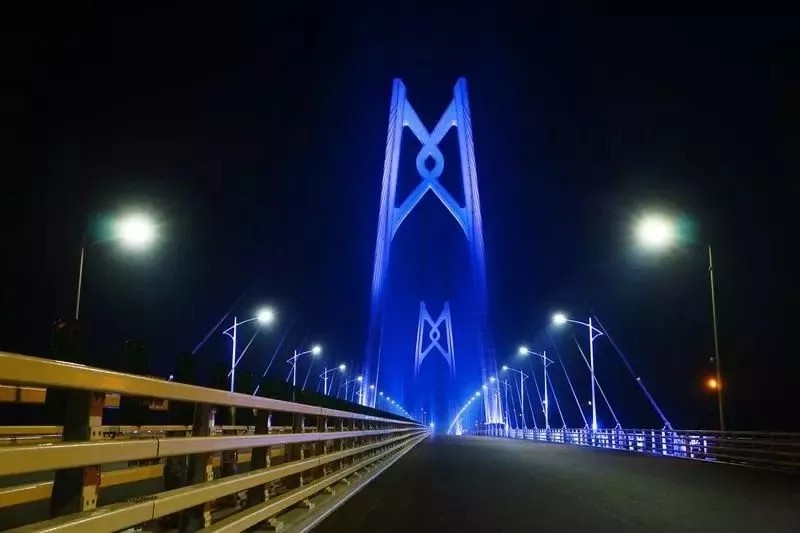 港珠澳大桥灯光效果图大曝光：彩色智能路灯惹眼！