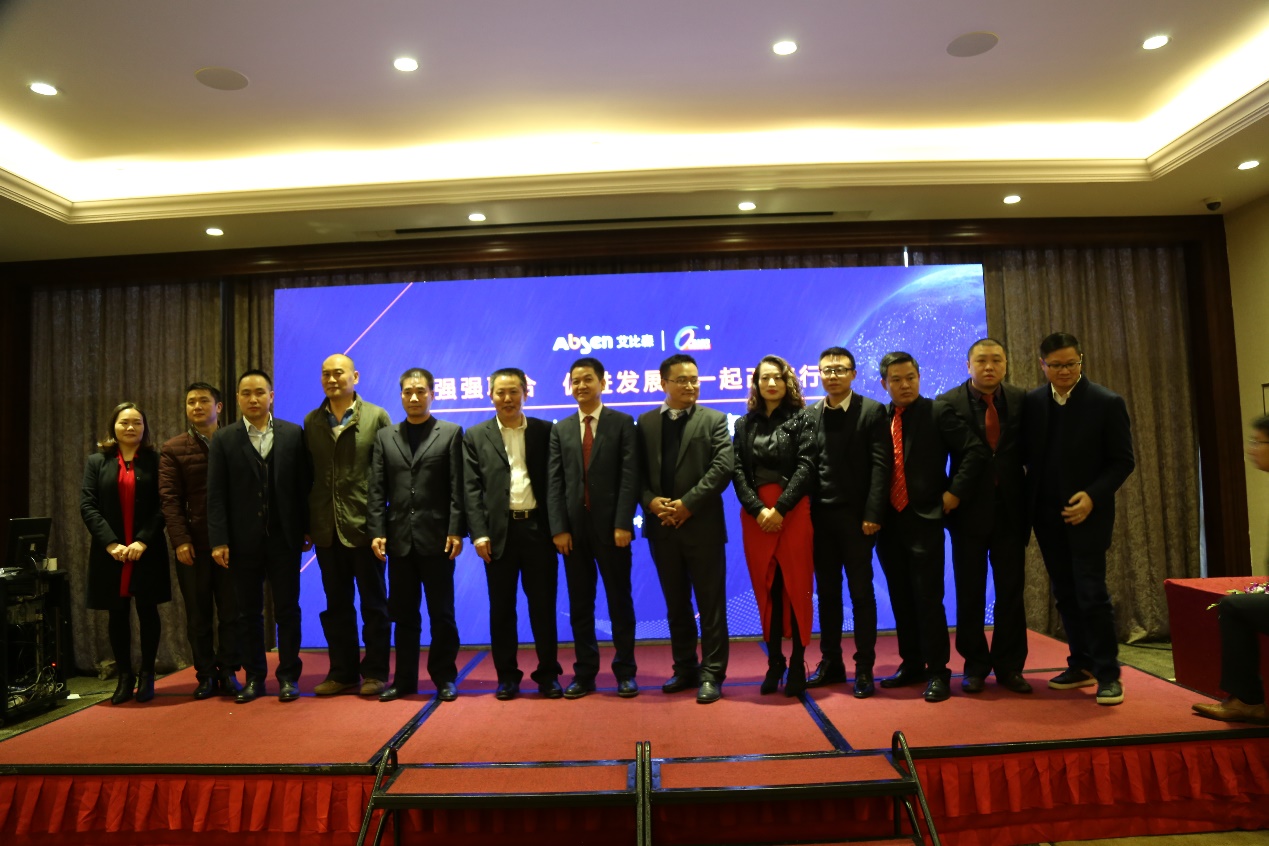 强强联合促发展 一起改变行业——强力巨彩和艾比森签订深度合作
