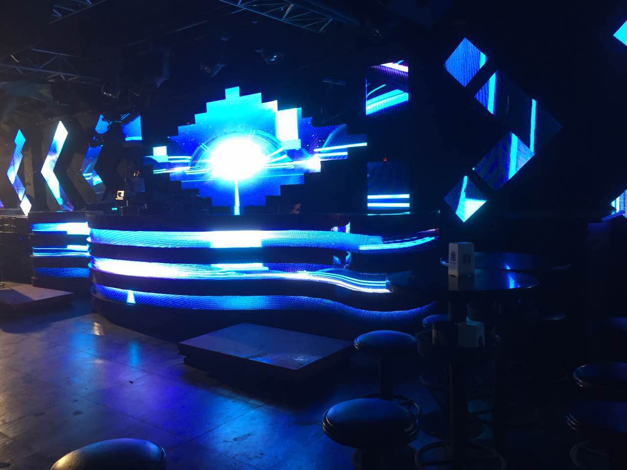 柔屏科技 | P4室内全彩软模组