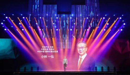 北京国际车展：全场冰屏霸屏 花式创意打擂