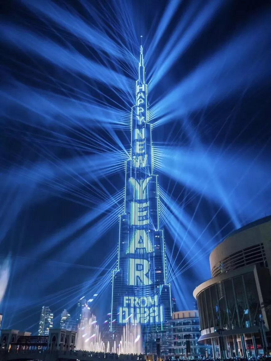 2018跨年迪拜壕气冲天！激光表演破吉尼斯纪录！
