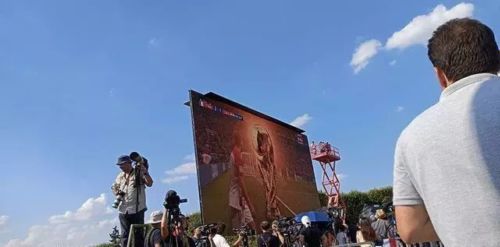 全球最大车载显示屏在埃菲尔铁塔见证法国队夺冠传奇