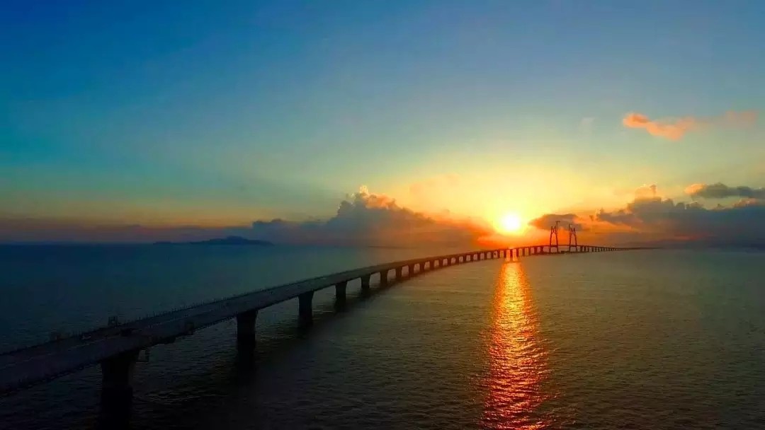 港珠澳大桥灯光效果图大曝光：彩色智能路灯惹眼！