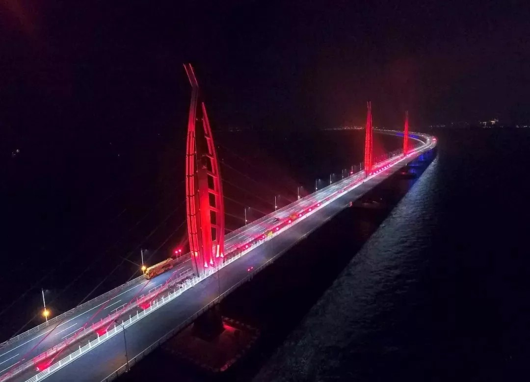 港珠澳大桥灯光效果图大曝光：彩色智能路灯惹眼！