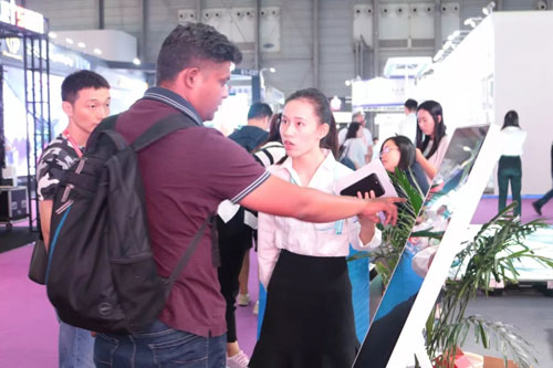 优景观复：成功源于专注 创新铸就高端显示！