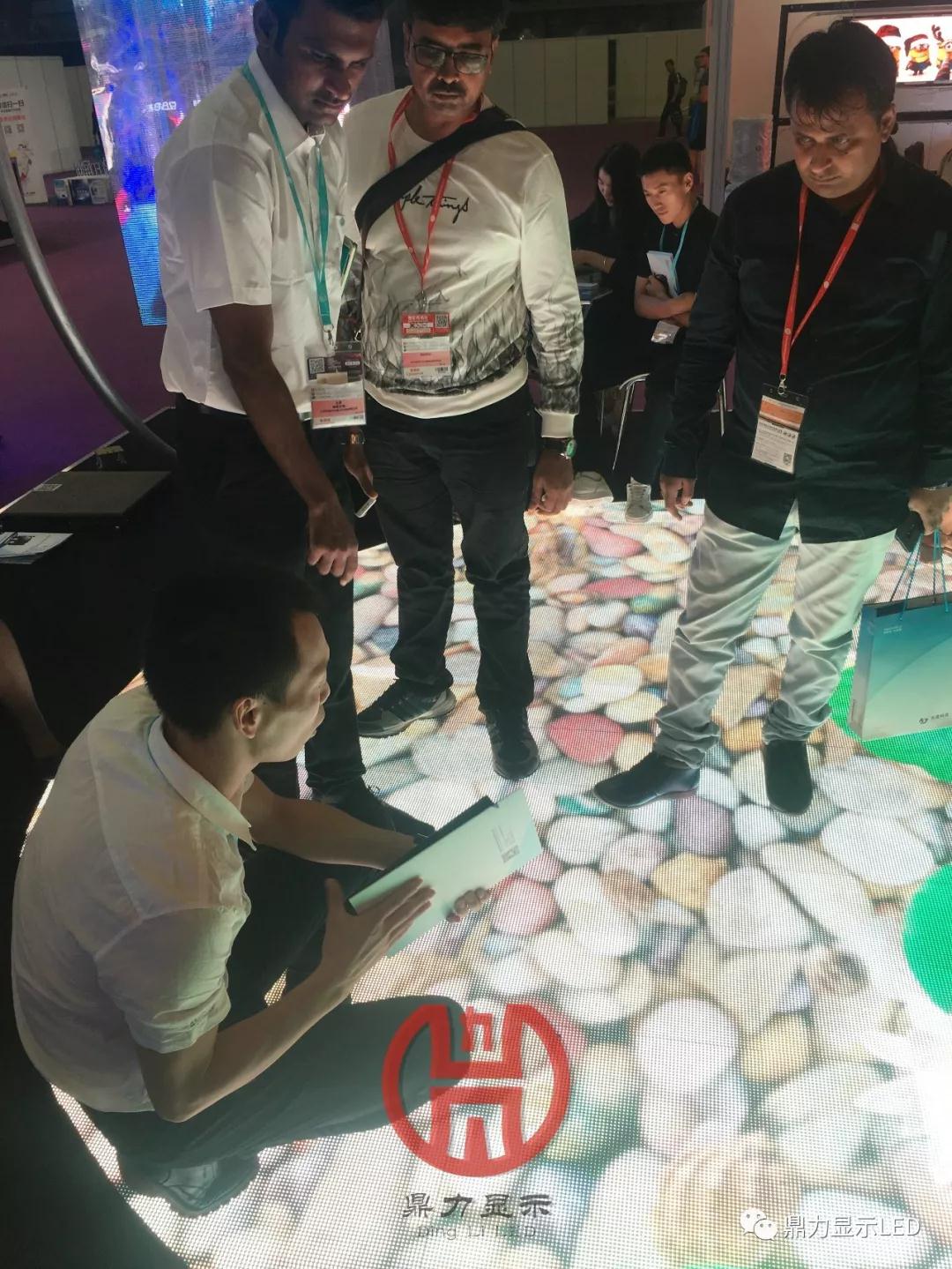 鼎力显示 “三足鼎立，逐鹿世界 ” LED CHINA 2018·上海国际LED展盛会