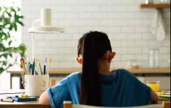 巴慕达推出采用手术室无影灯技术的儿童台灯