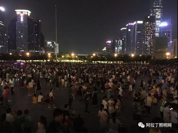 让市民中心留在市民的心中 把市民广场变成市民的广场