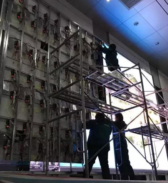 亮剑小间距，重新定义行业新标准！