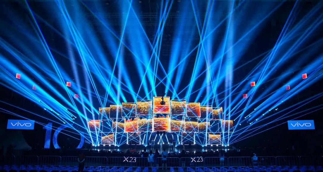浙江卫视中国蓝十周年主题晚会 舞台设计让人点赞! 浙江卫视中国蓝十周年主题晚会 舞台设计让人点赞!
