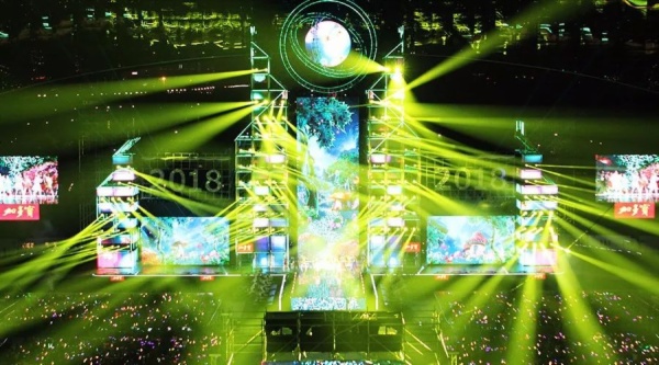 谁声势夺人？2018年三大卫视跨年晚会舞台PK！