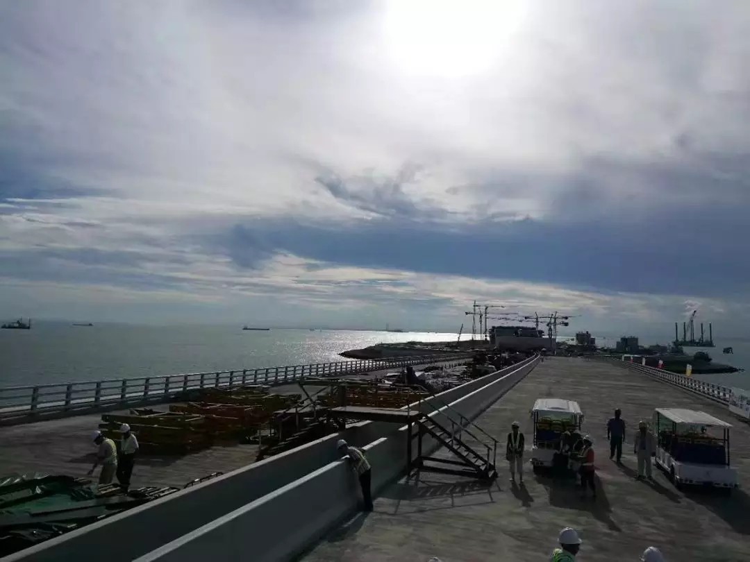 港珠澳大桥灯光效果图大曝光：彩色智能路灯惹眼！