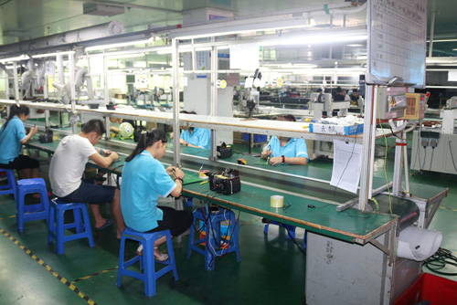 鼎力显示：以国际视野 凝聚本土智慧，深耕互动LED地砖屏智慧智能定制时代