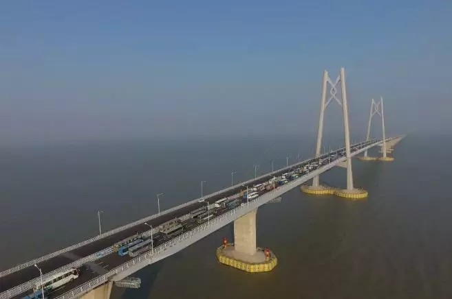 港珠澳大桥灯光效果图大曝光：彩色智能路灯惹眼！