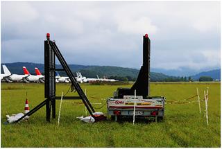 机场驱鸟新技术:用LED屏上的大眼睛吓跑飞禽 机场驱鸟新技术:用LED屏上的大眼睛吓跑飞禽