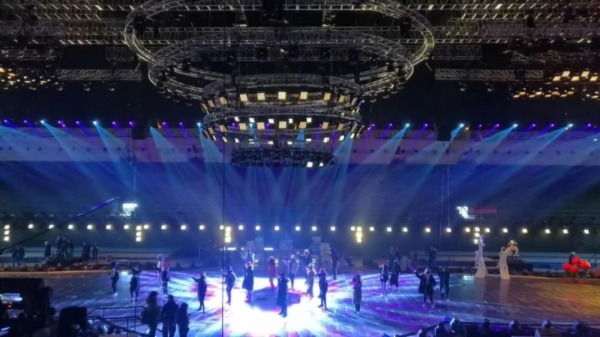 谁声势夺人？2018年三大卫视跨年晚会舞台PK！