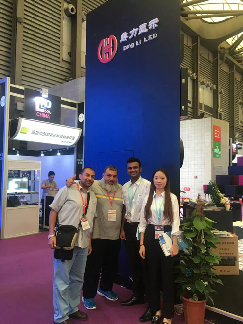 鼎力显示：三足鼎立 逐鹿世界！智慧互动LED地砖屏火爆上海展