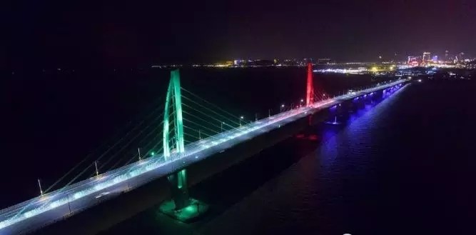 港珠澳大桥灯光效果图大曝光：彩色智能路灯惹眼！