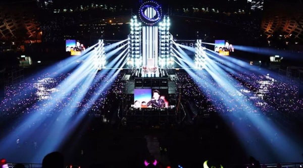 谁声势夺人？2018年三大卫视跨年晚会舞台PK！