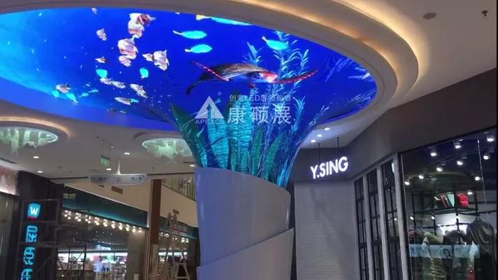 雷曼•康硕展LED创意屏绽放成都吾悦广场