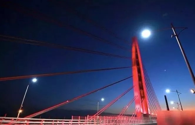 港珠澳大桥灯光效果图大曝光：彩色智能路灯惹眼！