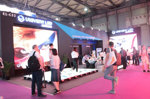 优景观复：成功源于专注 创新铸就高端显示！