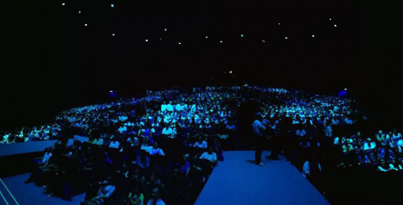 助力一带一路建设 利亚德匠心承建《又见马六甲》剧场1800㎡异形LED屏即将震撼亮相