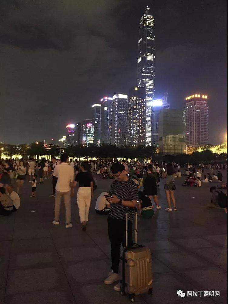 让市民中心留在市民的心中 把市民广场变成市民的广场