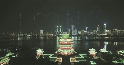 庆国庆！南昌滕王阁景区 百余无人机组队灯光秀