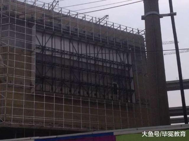 购物广场外墙上大型LED显示屏的设计和安装你知道多少？