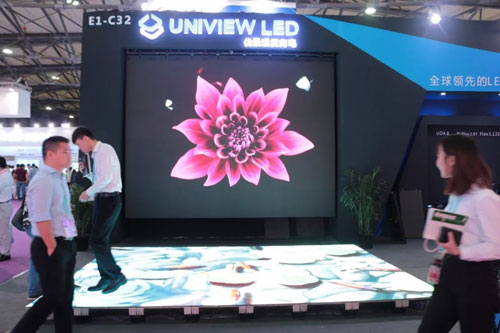 优景观复：成功源于专注 创新铸就高端显示！