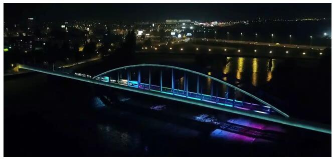 外国桥梁照明出新意 LED与列车竟神同步