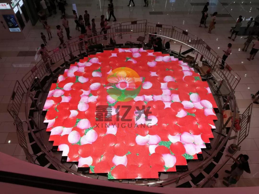 广西北海第一块智能互动LED地砖屏亮相宁春城