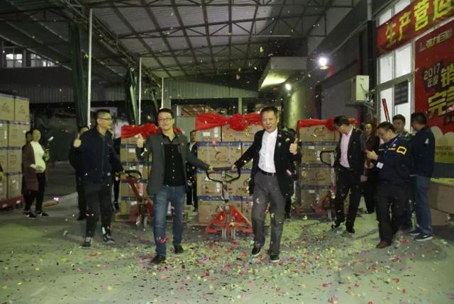 强力巨彩销售腾飞 2017年完美收官