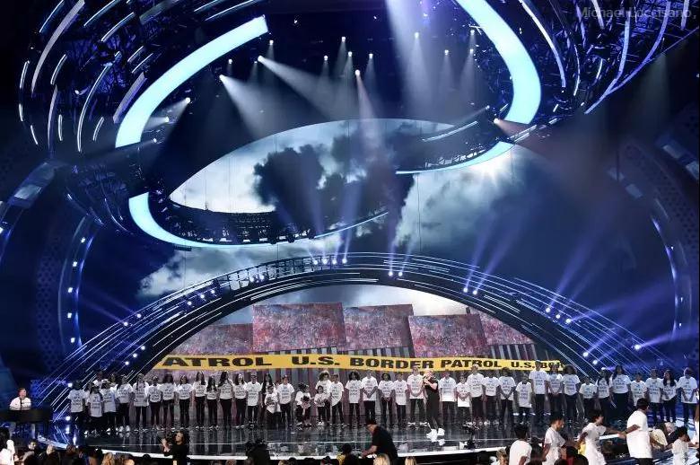 来这个颁奖典礼 看一场视觉奇观 来这个颁奖典礼 看一场视觉奇观