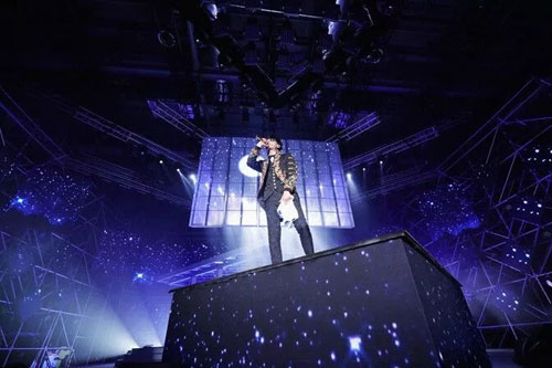 大咖明星演唱会玩转LED舞台屏 异形、环形、四方形举不胜数！