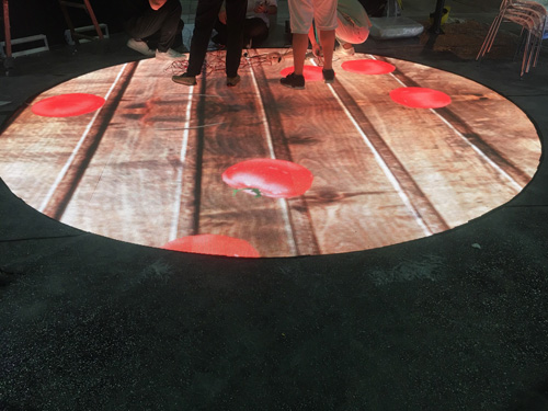 鼎力显示：以国际视野 凝聚本土智慧，深耕互动LED地砖屏智慧智能定制时代