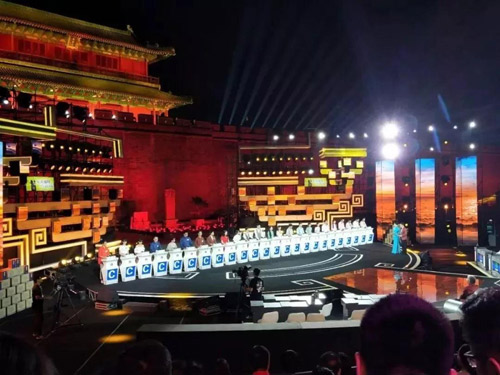 搭配LED显示屏创意运用 这场综艺更skr！