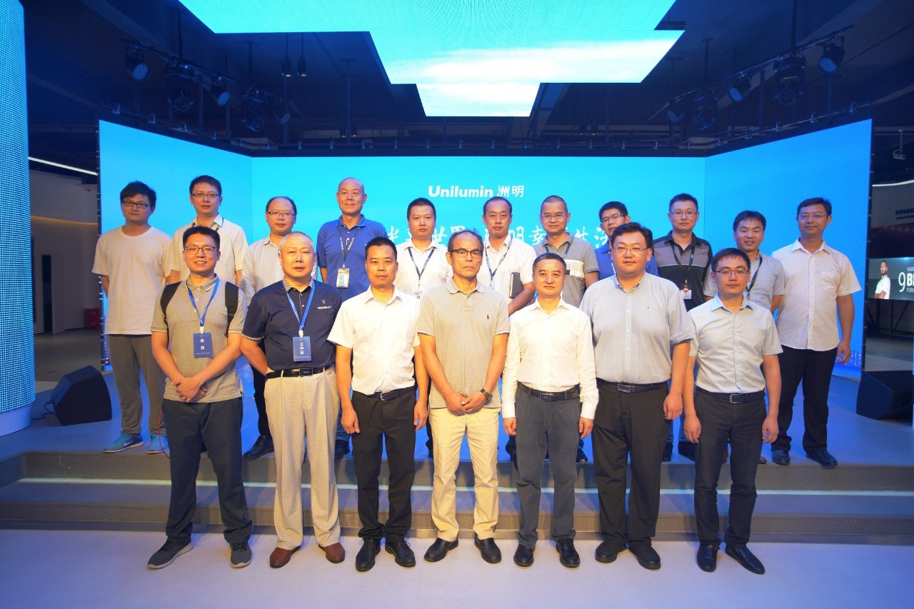 蓝光LED  发明者中村修二教授和商务部领导一行莅临洲明视察指导