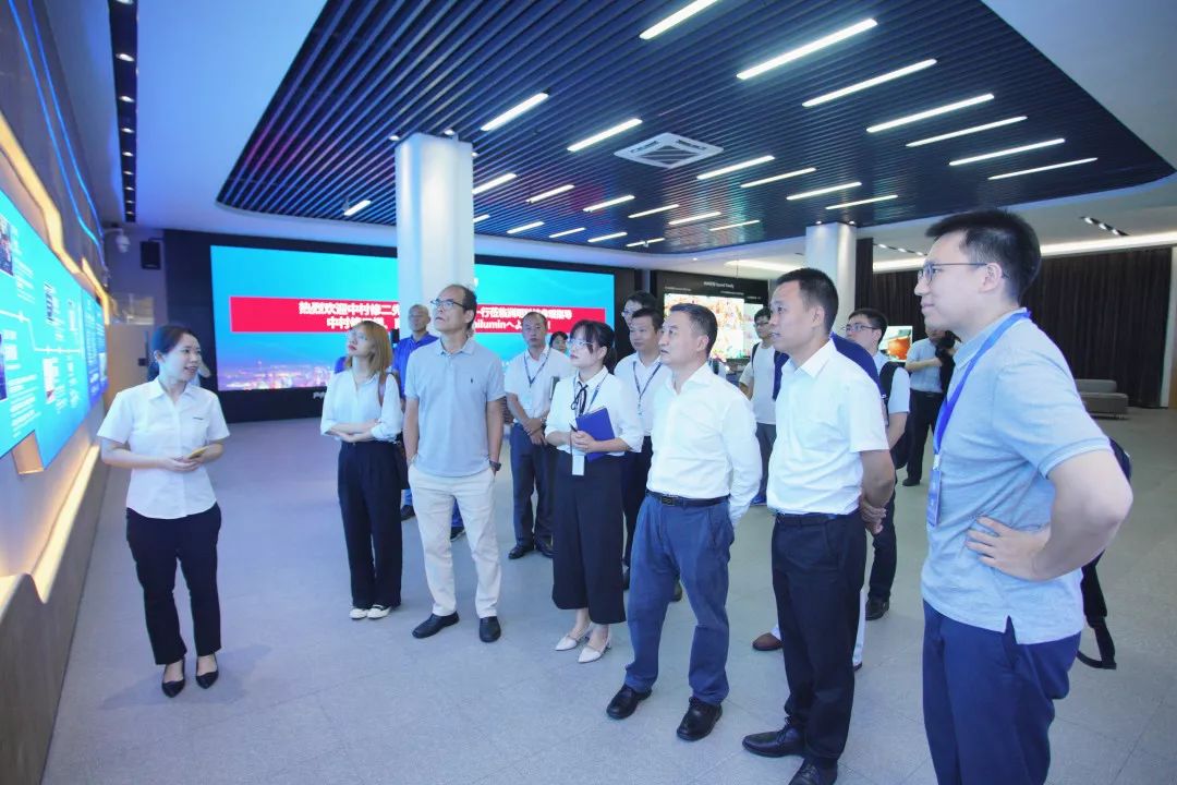 蓝光LED  发明者中村修二教授和商务部领导一行莅临洲明视察指导