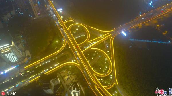 喜迎新春佳节 航拍3万条LED灯首次点“靓”海口 喜迎新春佳节 航拍3万条LED灯首次点“靓”海口