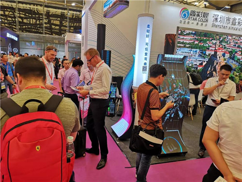 展会专访丨鑫彩晨：不间断的创新突破，柔性显示屏开启更多，更广的应用领域