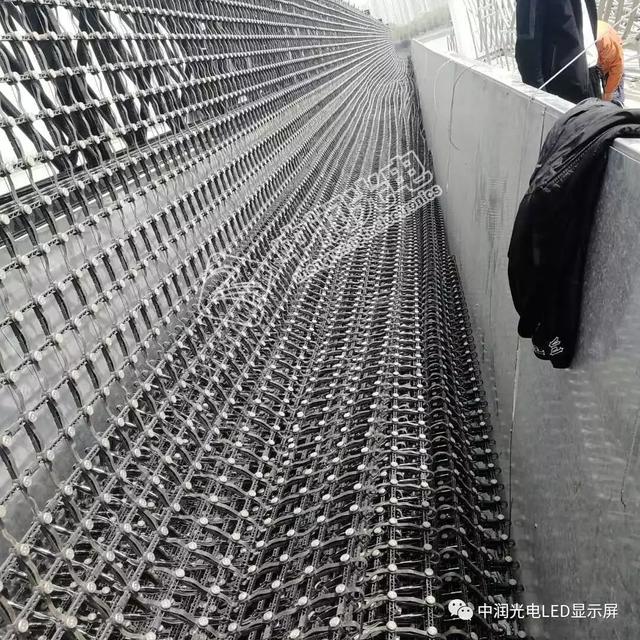 中润光电承建的晋阳湖2000平米大型LED网格屏正式启用! 中润光电承建的晋阳湖2000平米大型LED网格屏正式启用!