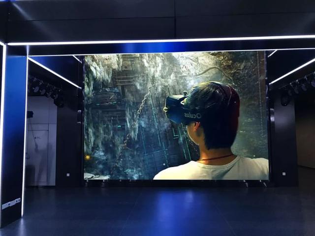 强力巨彩魅力闪耀2018世界VR产业大会