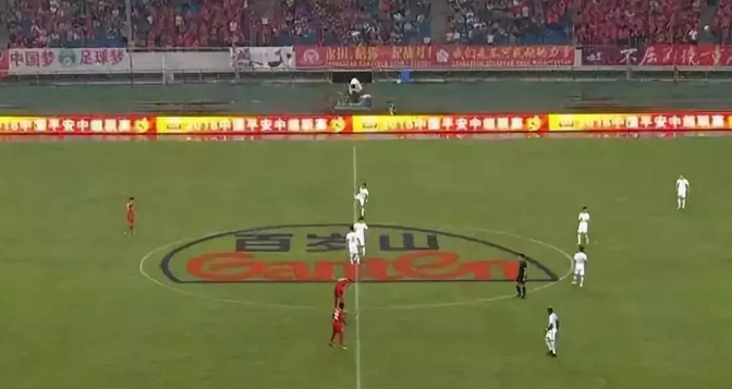 球场成LED大屏掘金重地 虚拟技术打造户外广告视觉盛宴